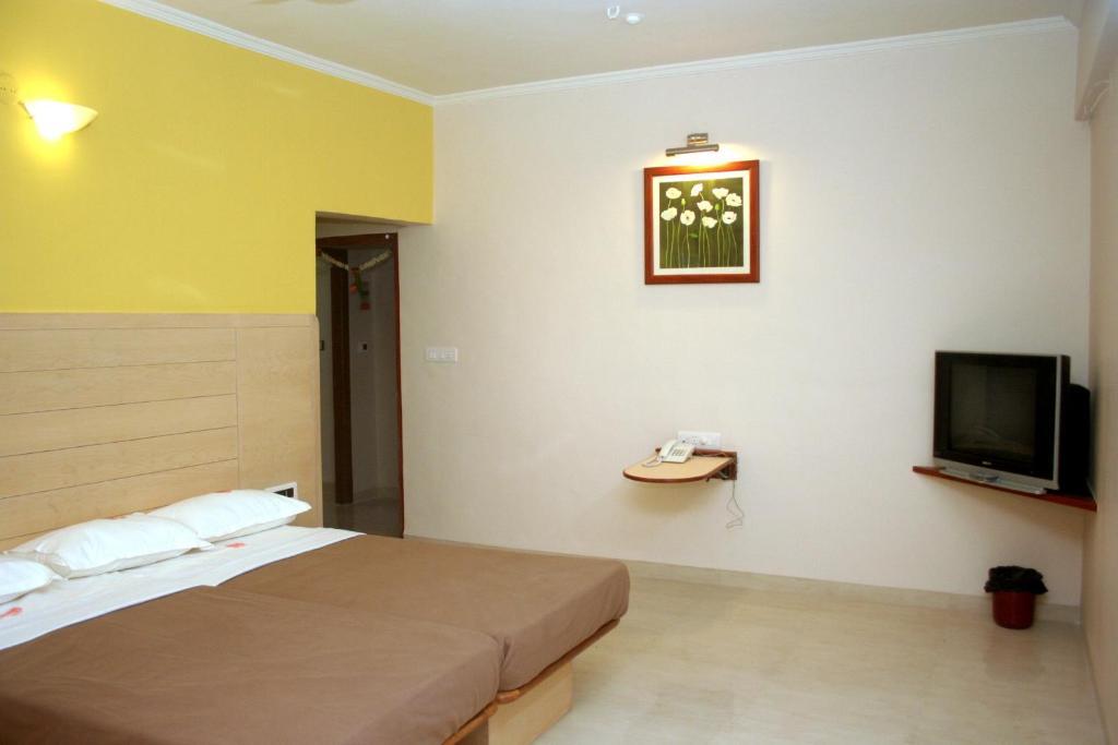 Hotel Raviraj Pune Exterior foto