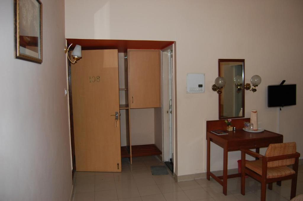 Hotel Raviraj Pune Cameră foto